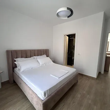 Nushi Apartment Sarande