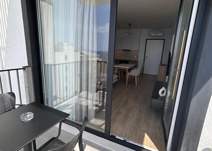 Nushi شقة ساراندا