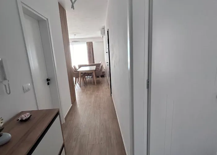 Nushi شقة ساراندا